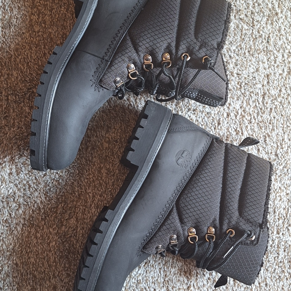 Timberland Defender Boots - Picture 2 of 7